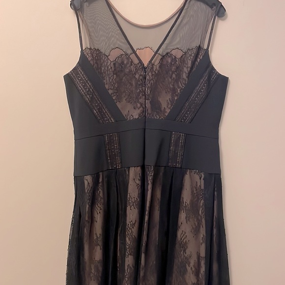 ✨BCBG MaxAzria LBD👗- Size 12 - Picture 3 of 10